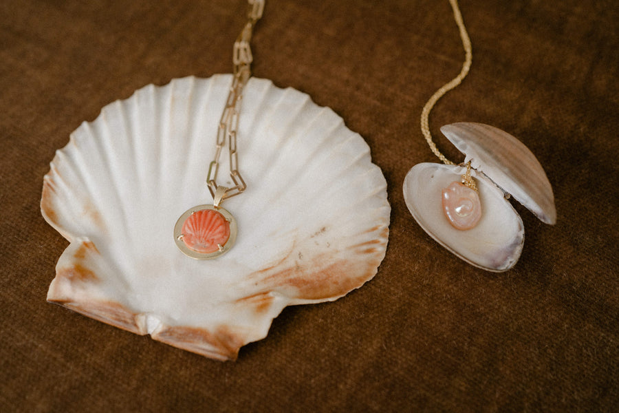 coral shell pendant - gouden schelp hanger