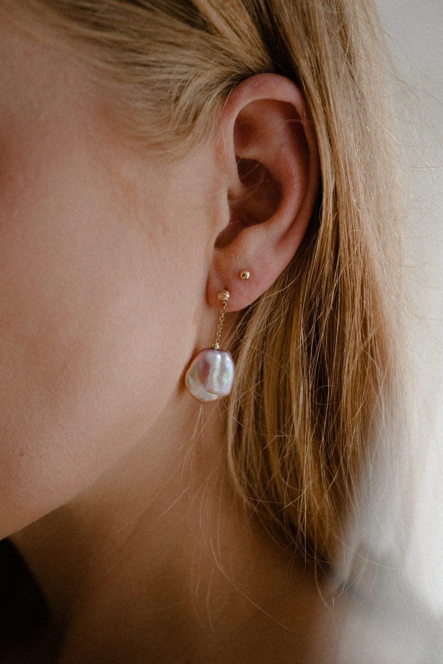 Pearl earcandy - Gouden oorhangers met keshi parels