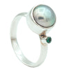 Zilveren ring met groene zirkonia en zoetwaterparel