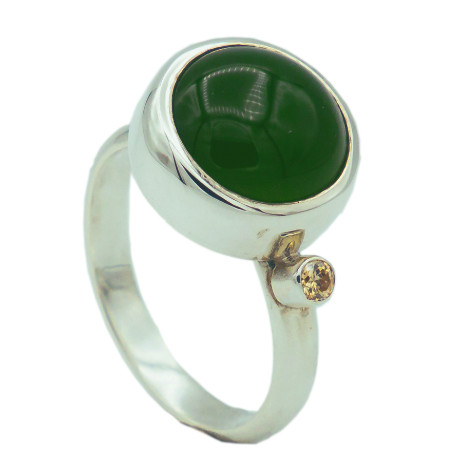 Zilveren ring met groene agaat en champagne zirkonia