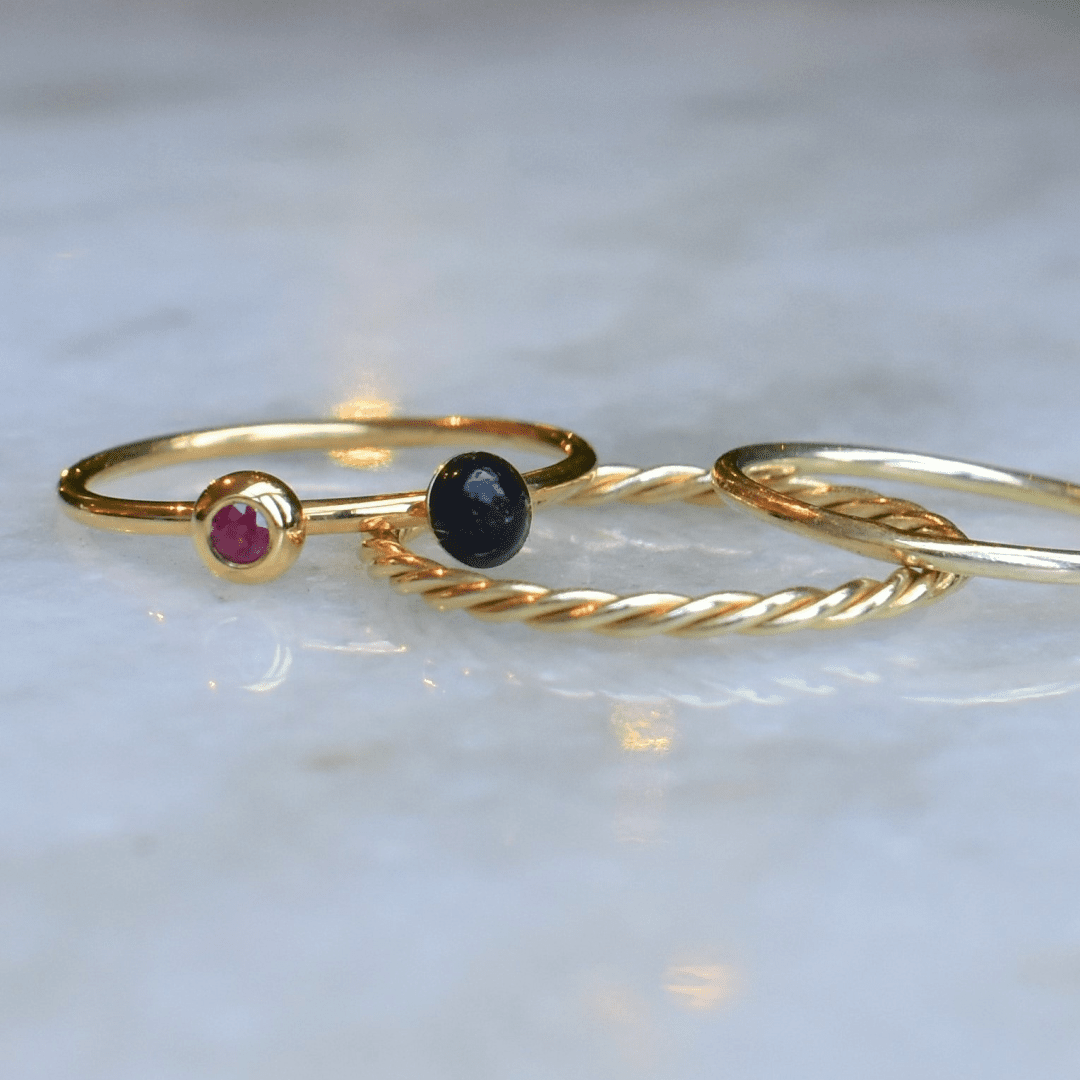 Aanschuifring met robijn, zoetwaterparel