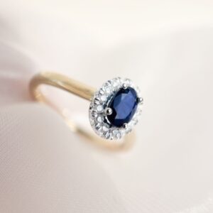 Bicolor ring met saffier en diamant