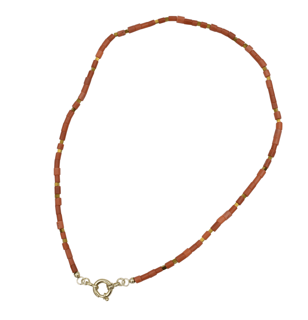 Gouden collier met koraal en pyriet