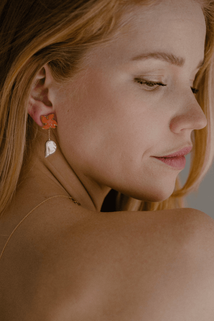 Gouden koraal & parel oorhangers