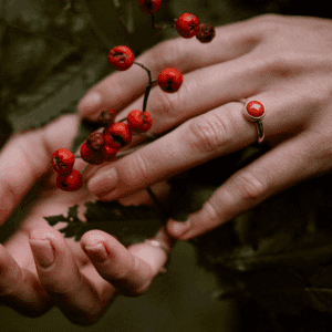 Gouden ring met bloedkoraal