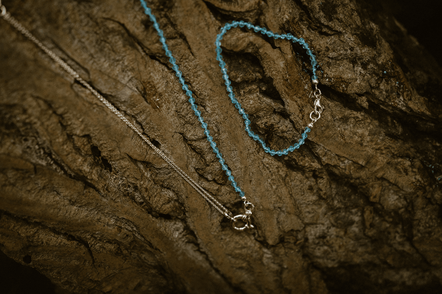 Geknoopte blauwe zirkoon armbandje