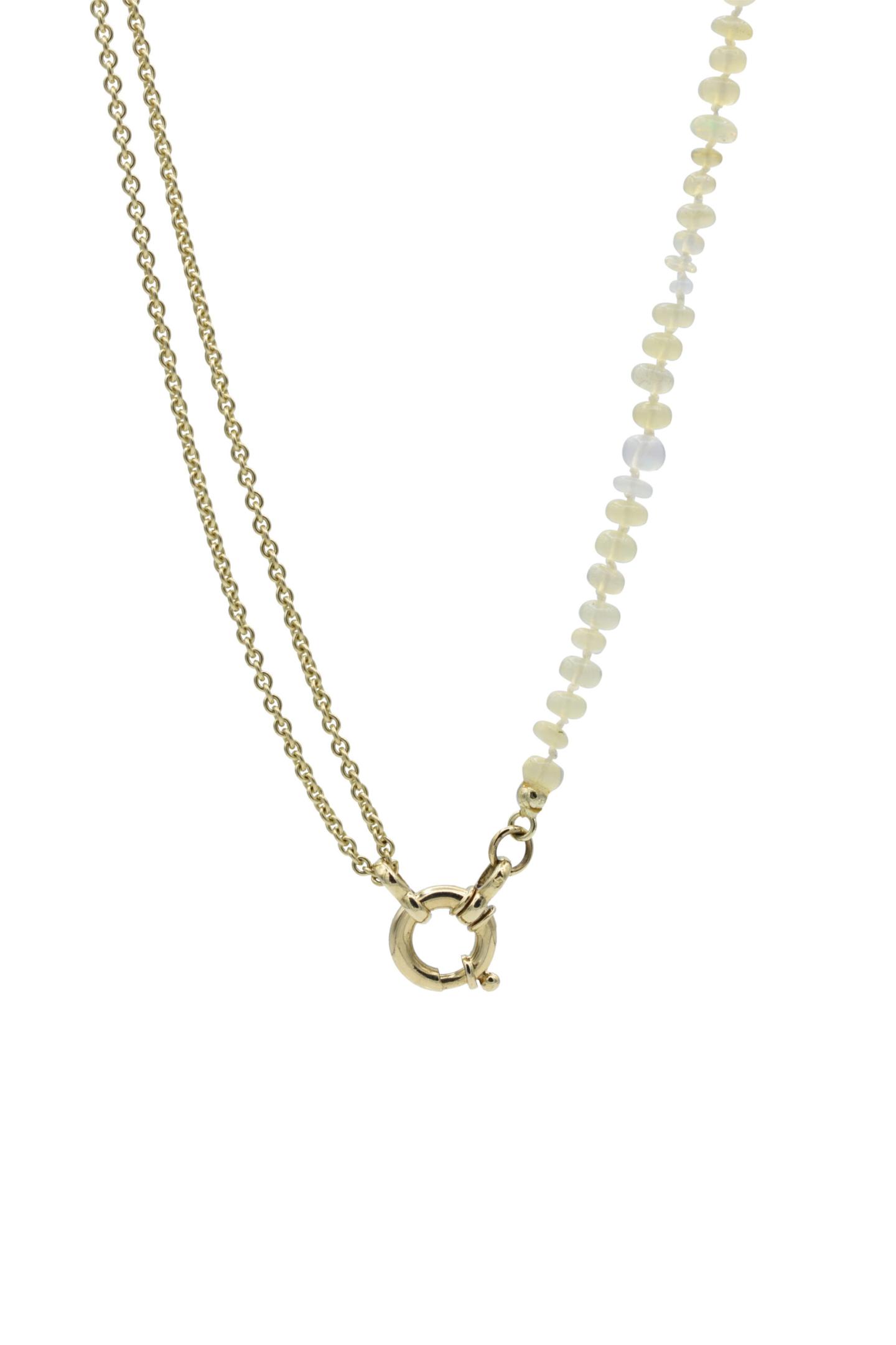 Gouden collier met opaal