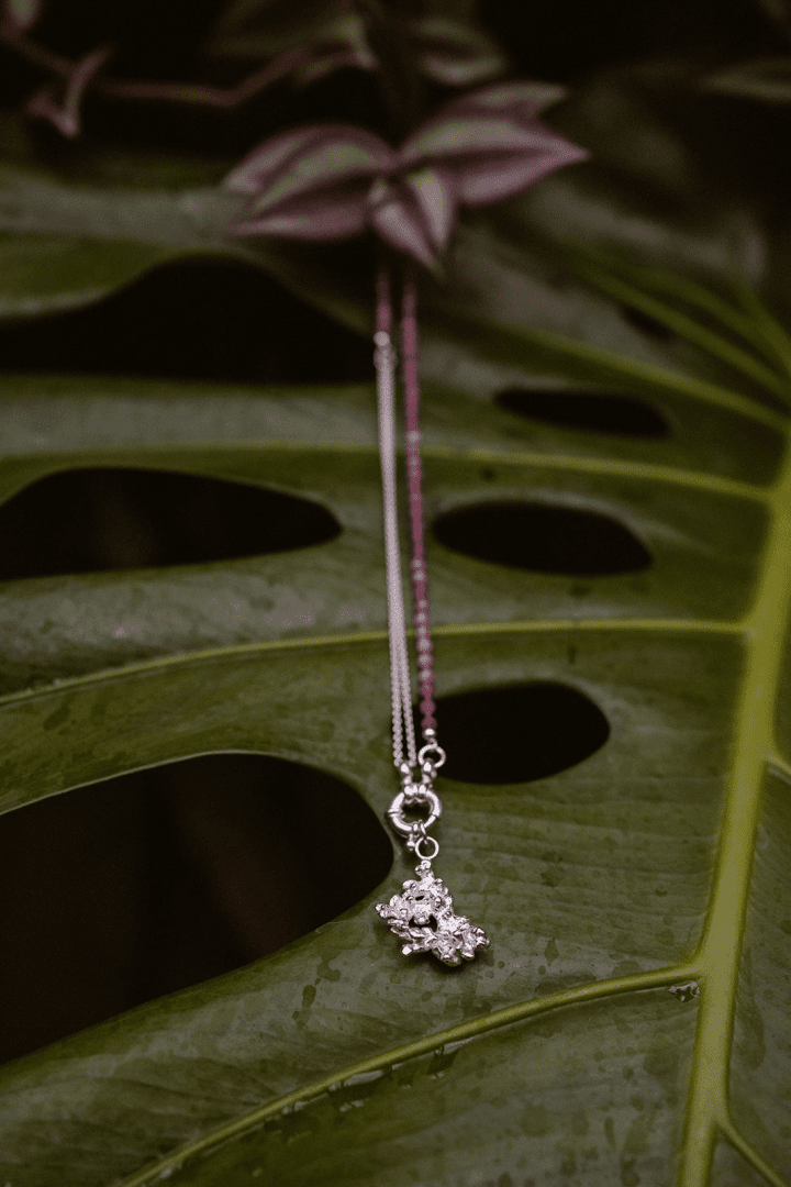 Roze toermalijn en zilveren collier