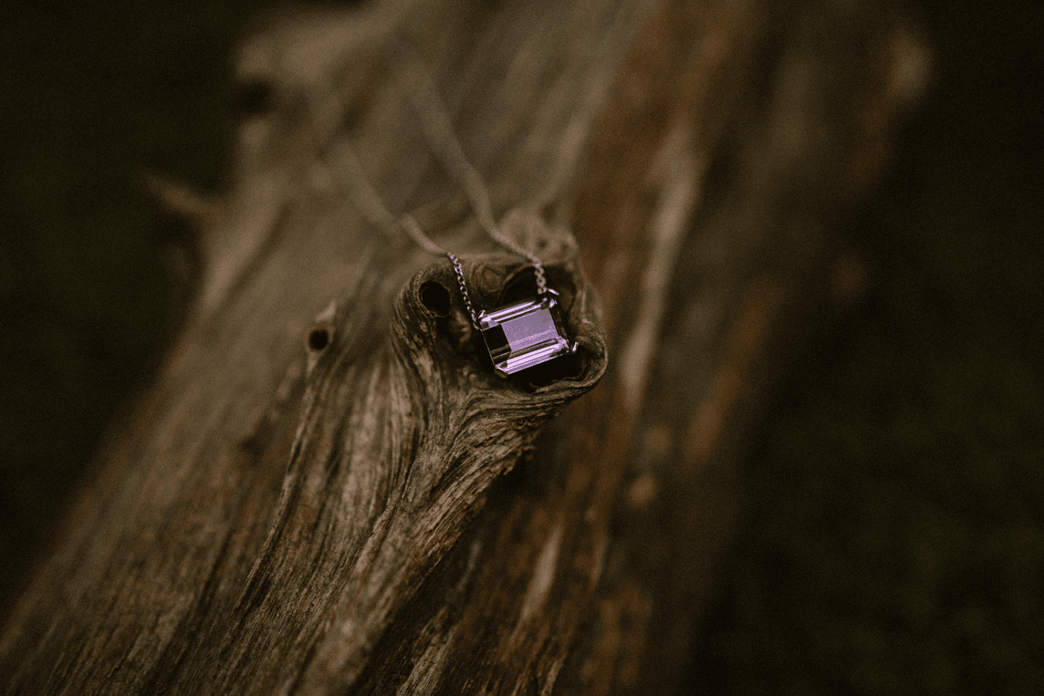 Witgouden collier met ametrien