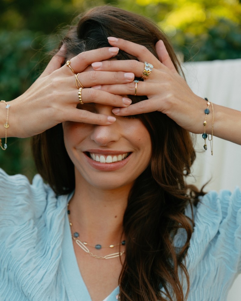 14 karaat geelgouden ring met blauwe topaas en diamant