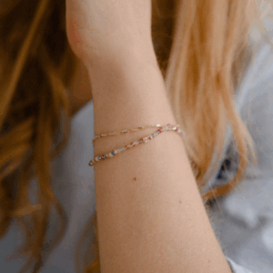 Geknoopt saffier armbandje met roze toermalijn baguette