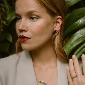 Gouden collier met edelstenen