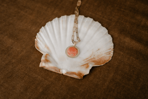 Gouden schelp hanger