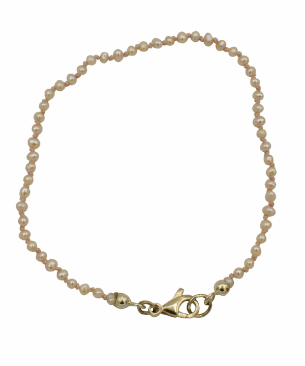 Parel armbandje geknoopt